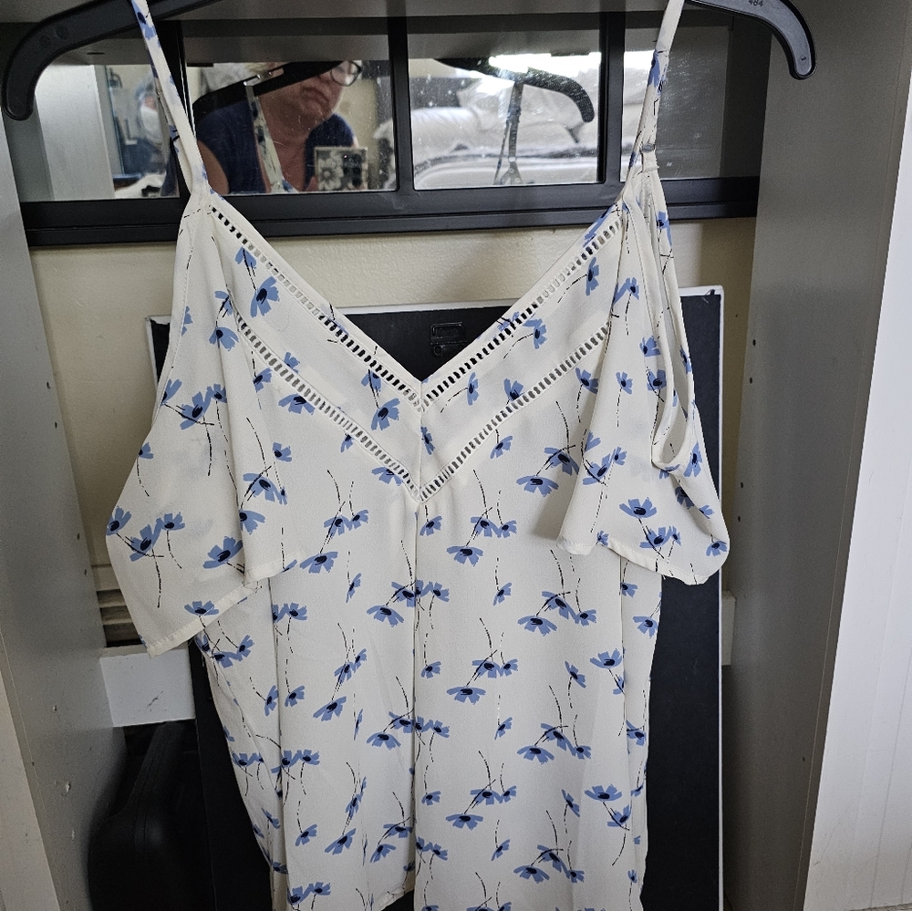 Sienna Sky blue floral cold shoulder top! Size med . Like new!
